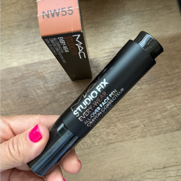 MAC Cosmetics Studio Fix Every-Wear Face Pen - Black and Brown - Picture 3 of 4